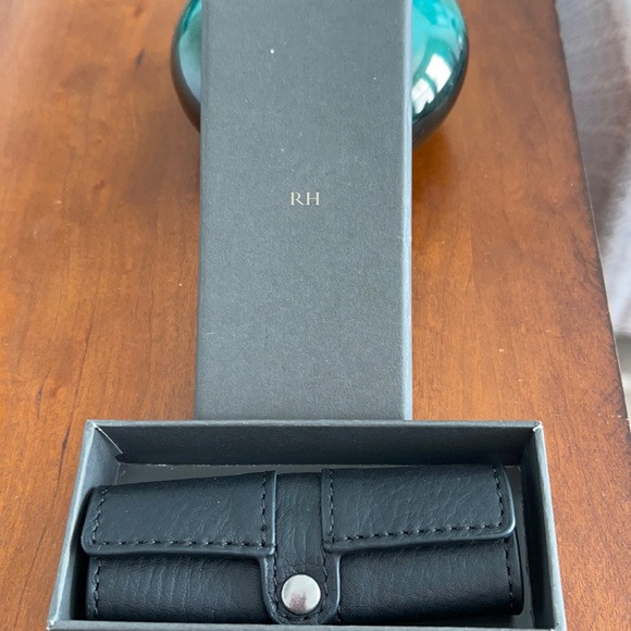 ♦️SOLD♦️Italian Leather Earbud Case - Picture 3 of 5